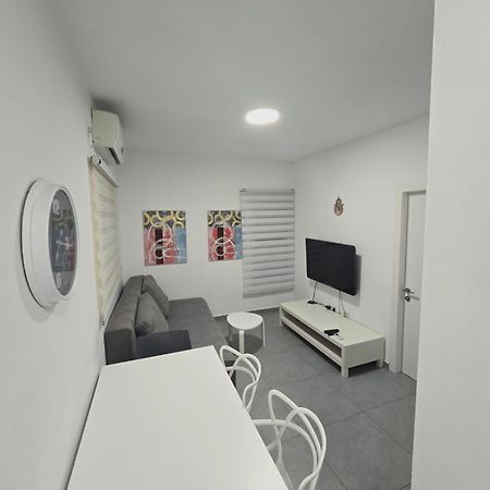 Gk Apartment Harmony Bat Yam Exterior photo